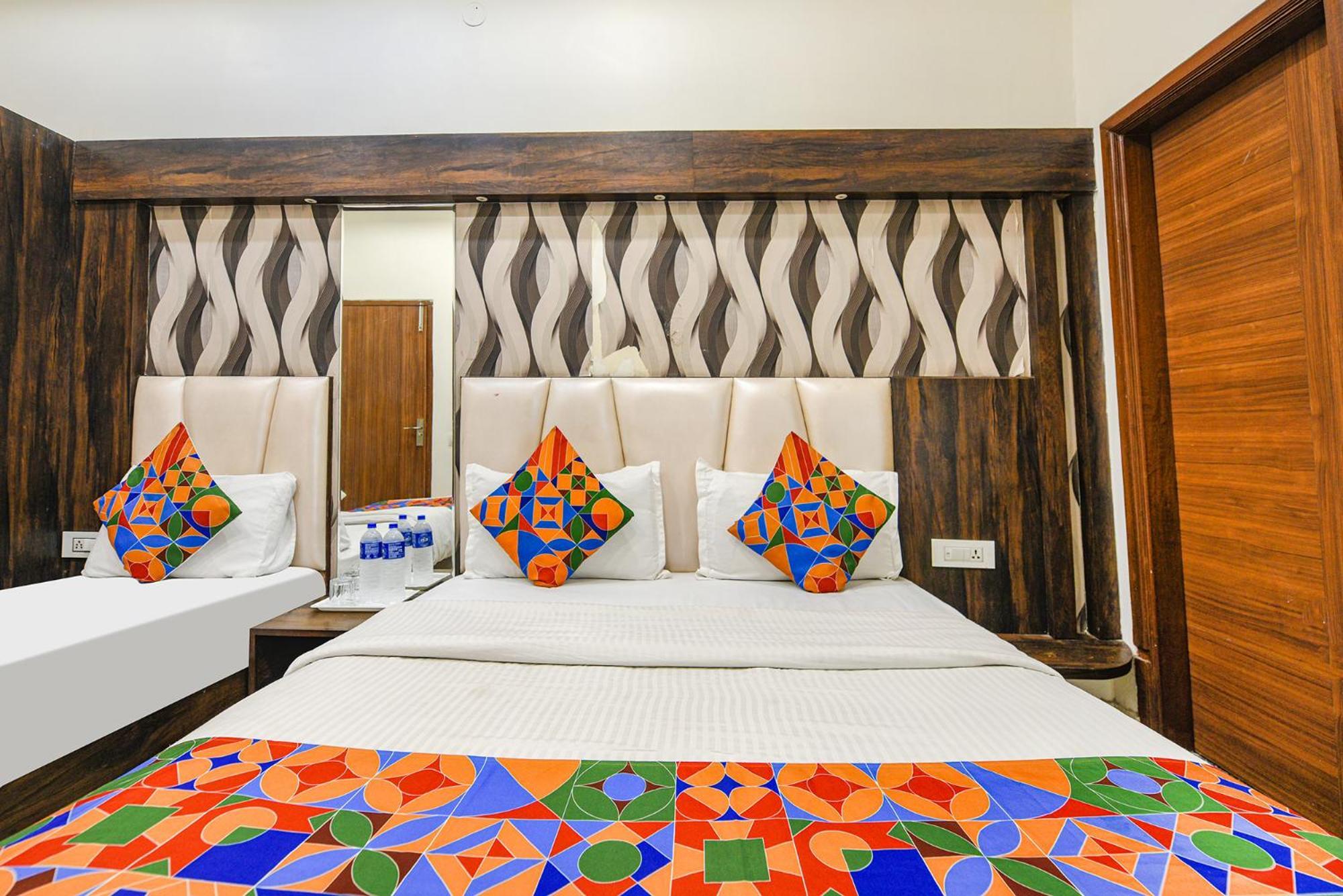 Fabhotel Savera Park Амритсар Экстерьер фото